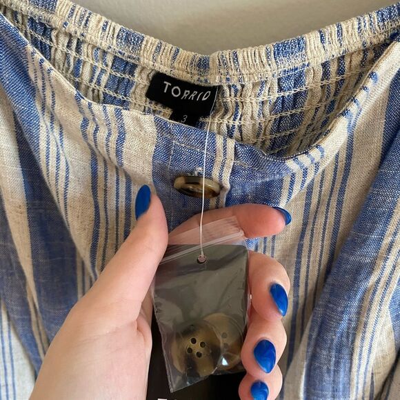 NWT Torrid Size 3 3x Linen Blend Button down blue and cream tank top - Picture 7 of 7